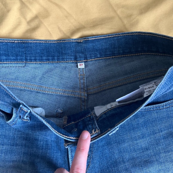 Levi’s Denim Shorts - Picture 4 of 4